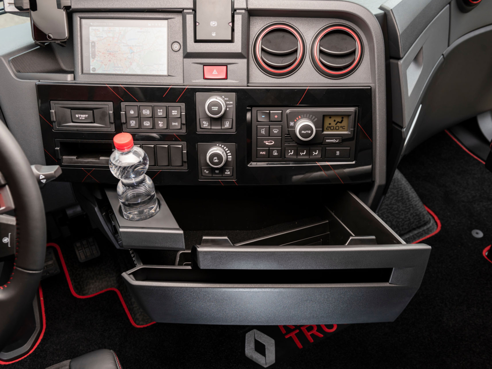 Renault truck 2021 dashboard met bekerhouder en opbergvak