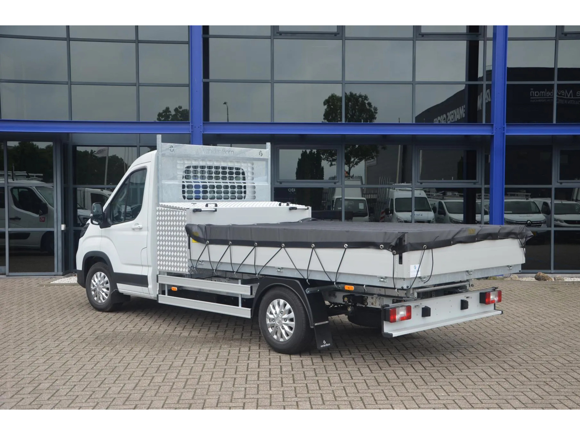 Maxus eDeliver 9 L3 65 kWh met KIPPER-opbouw