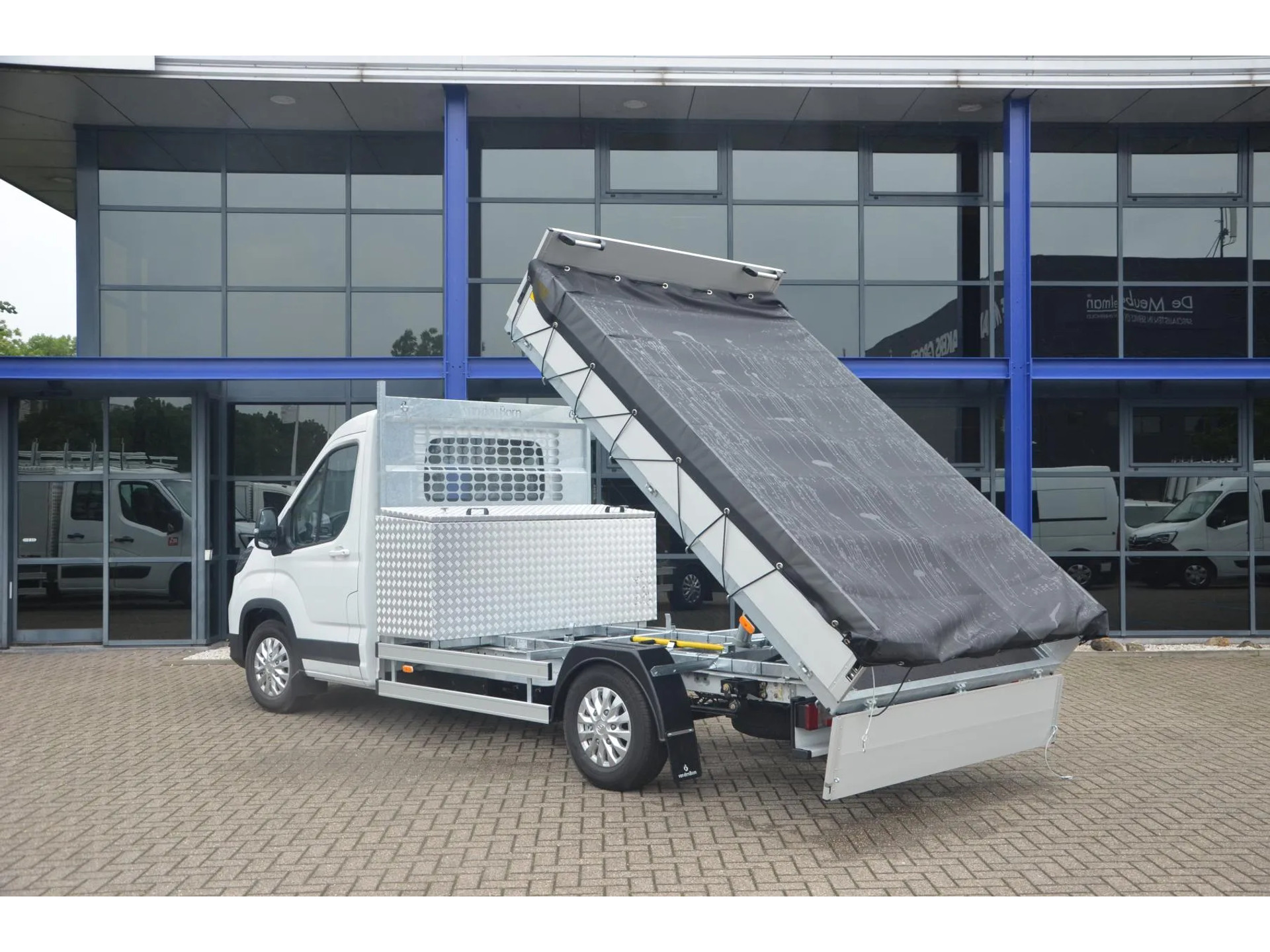 Maxus eDeliver 9 L3 65 kWh met KIPPER-opbouw