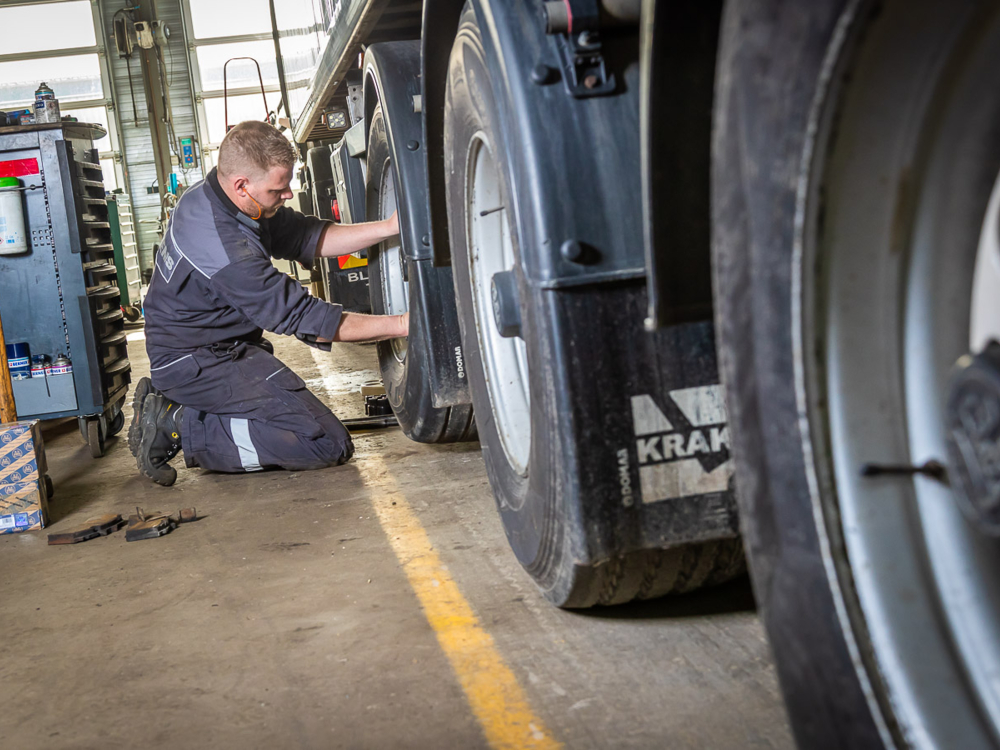 Bluekens-low-opbouw-trailerservice-008 Bluekens-low-opbouw-trailerservice-008