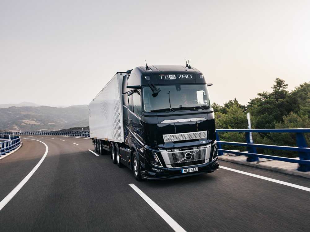 Volvo_Trucks_FH16_Aero_road Volvo_Trucks_FH16_Aero_road