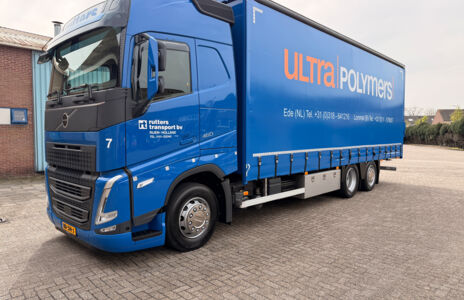 2e FH 6x2 motorwagen voor Rutters