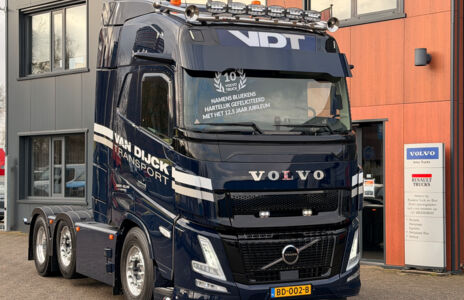 Speciale Jubileumtruck voor van Dijck Transport