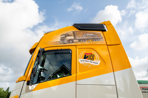 Volvo FH Aero Transportbedrijf Traveo special painting