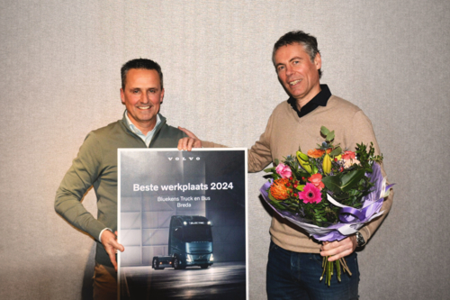Jaco Overbeeke, Algemeen Directeur van Bluekens Truck en Bus en Rene van Zuilen, Director Retail & Service Market bij Volvo Trucks Nederland