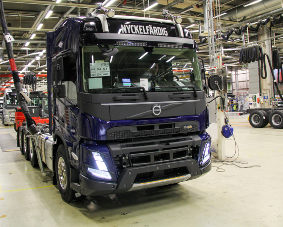 nieuwe-volvo-fmx-op-productielijn nieuwe-volvo-fmx-op-productielijn