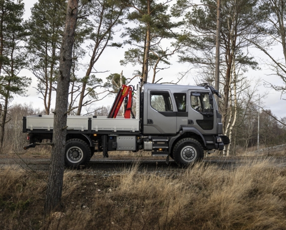 Volvo FL 4x4 in het bos