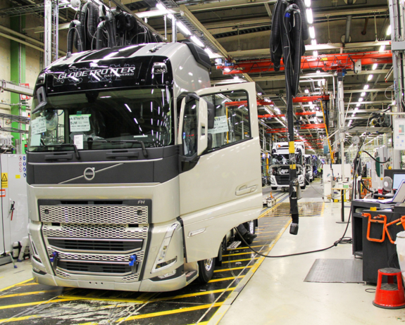 nieuwe-volvo-fh-op-productielijn