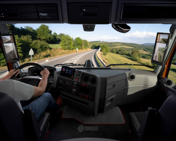 Renault Trucks Model Year 2025 - inside cab LR