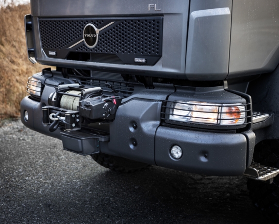 Volvo FL 4x4 front