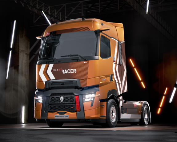 Renault Trucks Model Year 2025 - Smart Racer in the spotlights LR Renault Trucks Model Year 2025 - Smart Racer in the spotlights LR