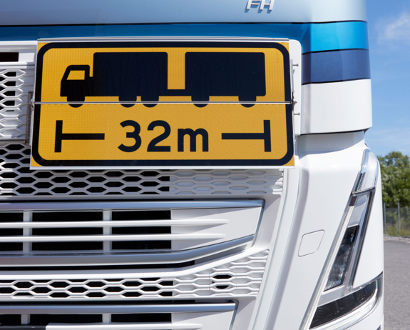 Bluekens-Truck-en-Bus-Volvo-Trucks-74-tons-Elektrische-Truck-4 Bluekens-Truck-en-Bus-Volvo-Trucks-74-tons-Elektrische-Truck-4