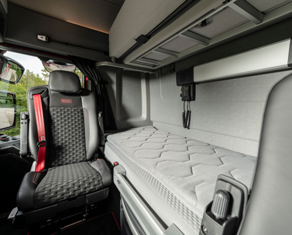 Bluekens-truck-en-bus-renault-2021-draaibare-bijrijder-stoel Bluekens-truck-en-bus-renault-2021-draaibare-bijrijder-stoel