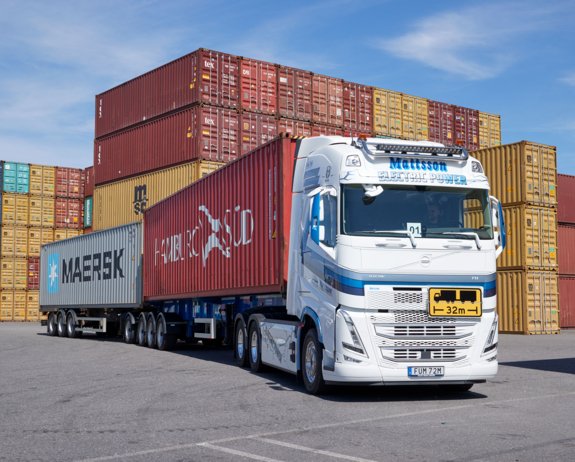 Bluekens-Truck-en-Bus-Volvo-Trucks-74-tons-Elektrische-Truck-3 Bluekens-Truck-en-Bus-Volvo-Trucks-74-tons-Elektrische-Truck-3