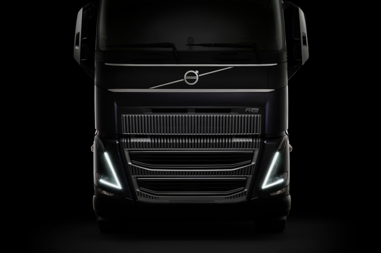 bluekens-volvo-fh16-donker-koplampen-aan