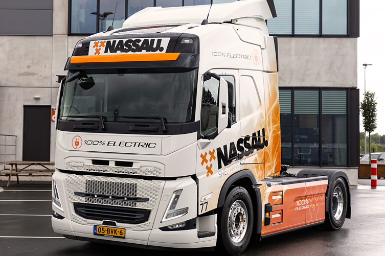 Bluekens-Truck-en-Bus-Nassau-Sneltransport-Eerste-Volvo-FM-Electric-1