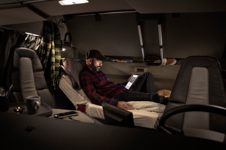 bluekens-volvo-fh-interieur-bed-cabine bluekens-volvo-fh-interieur-bed-cabine