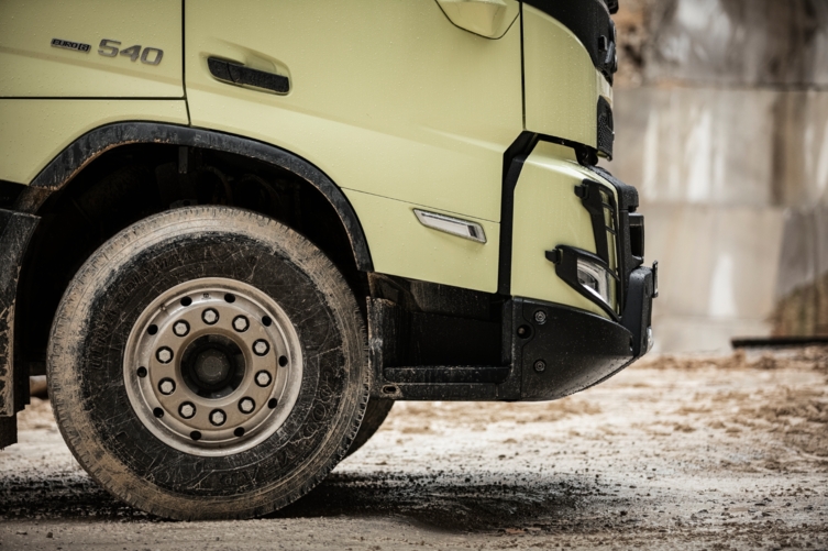 Bluekens-truck-en-bus-brandstofbesparing-volvo-FMX-banden Bluekens-truck-en-bus-brandstofbesparing-volvo-FMX-banden