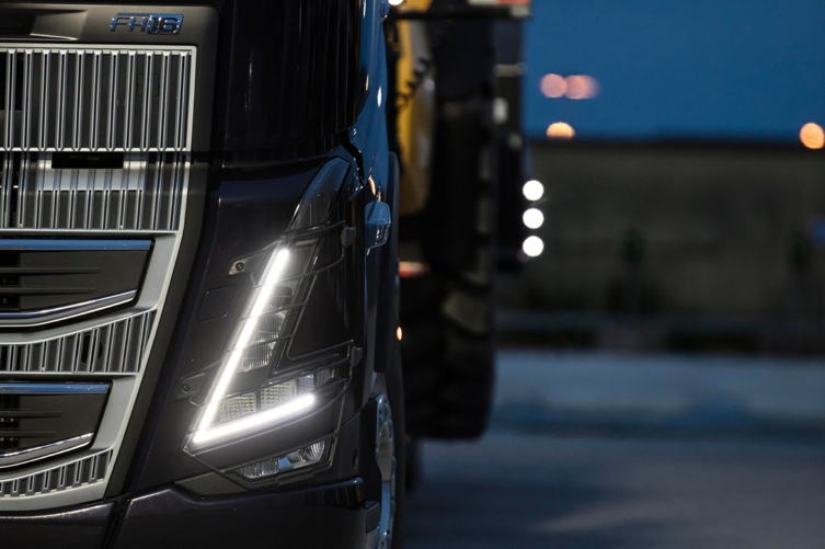 bluekens-volvo-fh16-koplamp