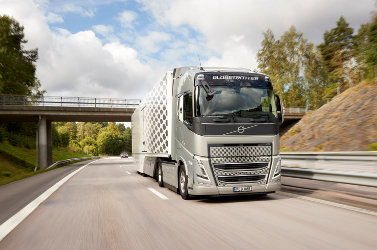Volvo FH I-Save rijdend op snelweg Volvo FH I-Save rijdend op snelweg