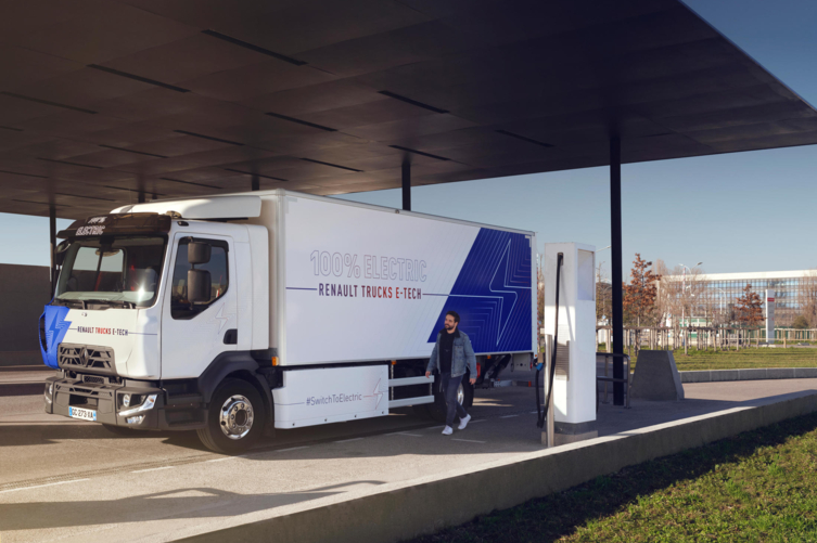 bluekens-truck-en-bus-Renault-Trucks-D-E-Tech-bij-laadstation bluekens-truck-en-bus-Renault-Trucks-D-E-Tech-bij-laadstation