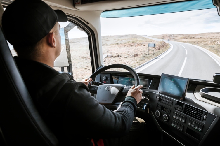 bluekens-volvo-fh-chauffeur