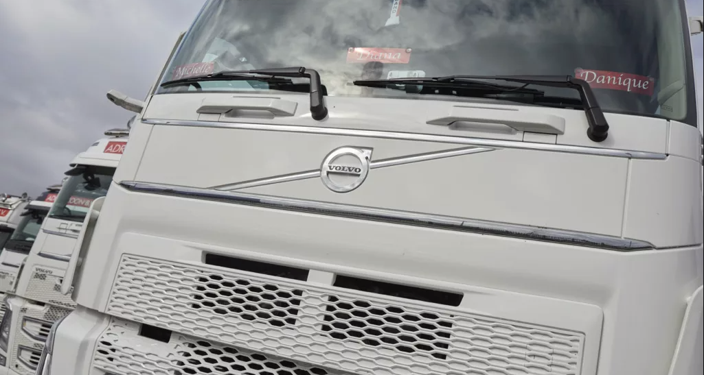 Bluekens-Truck-en-Bus-volvo-fh-adri-en-zoon-detail Bluekens-Truck-en-Bus-volvo-fh-adri-en-zoon-detail