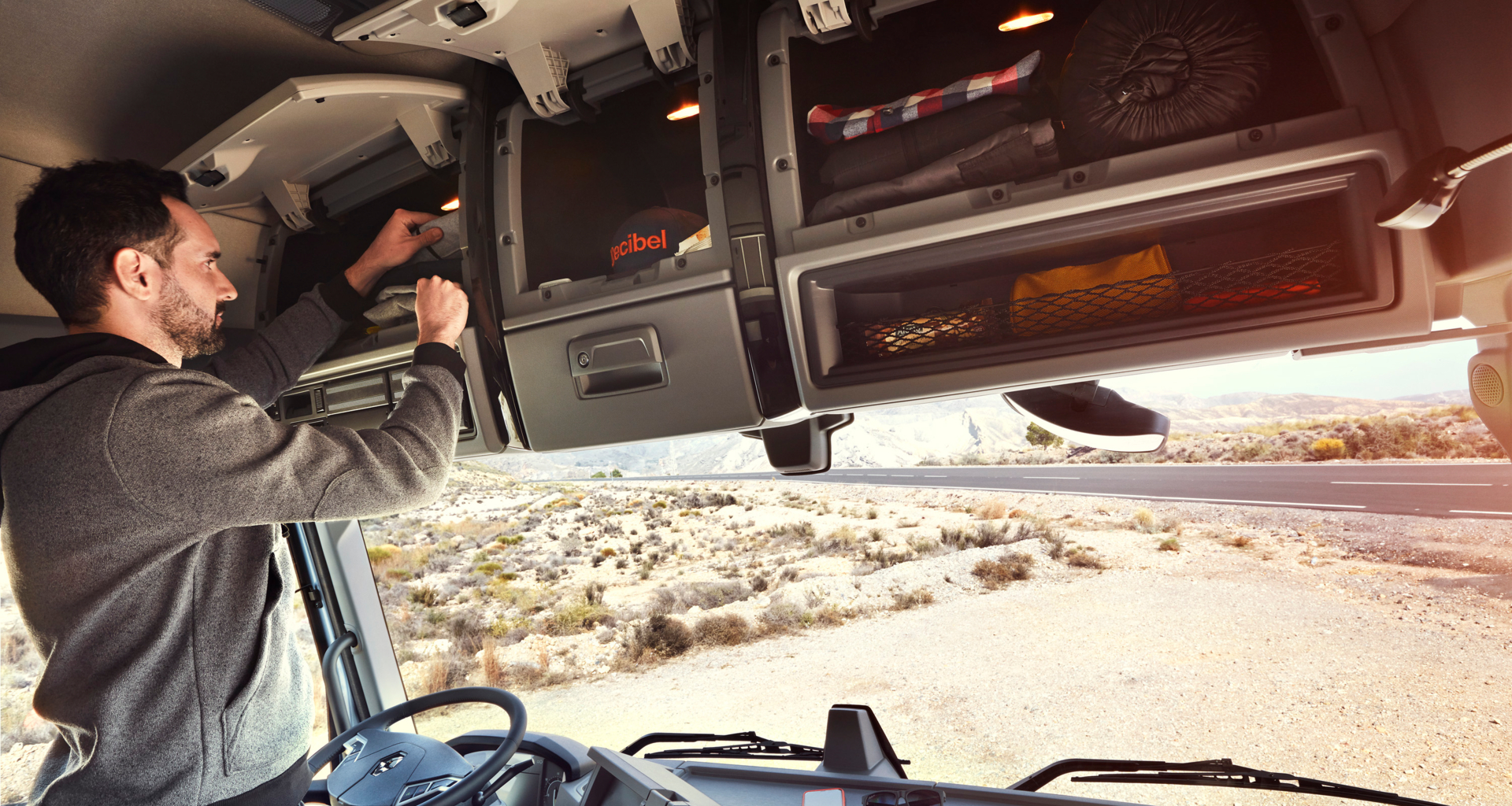 Renault Trucks T opbergruimte in cabine Renault Trucks T opbergruimte in cabine