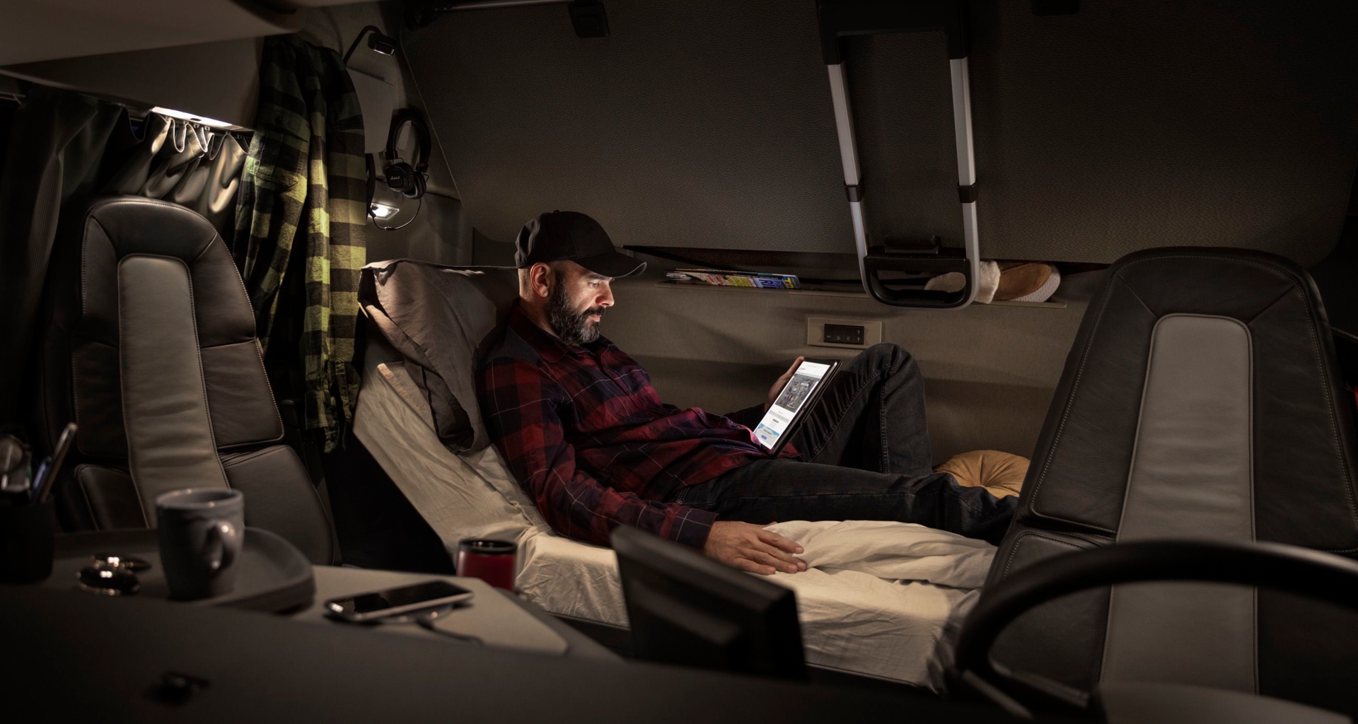 bluekens-volvo-fh-interieur-bed-cabine bluekens-volvo-fh-interieur-bed-cabine