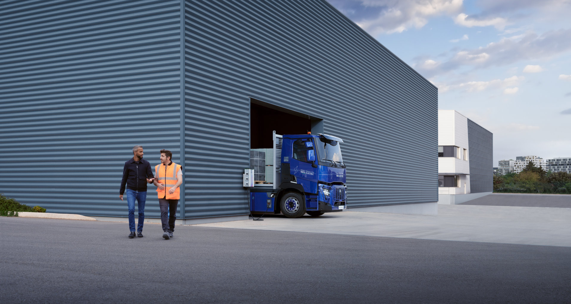 Bluekens-Renault-Trucks-E-tech-C-bij-de-dealer