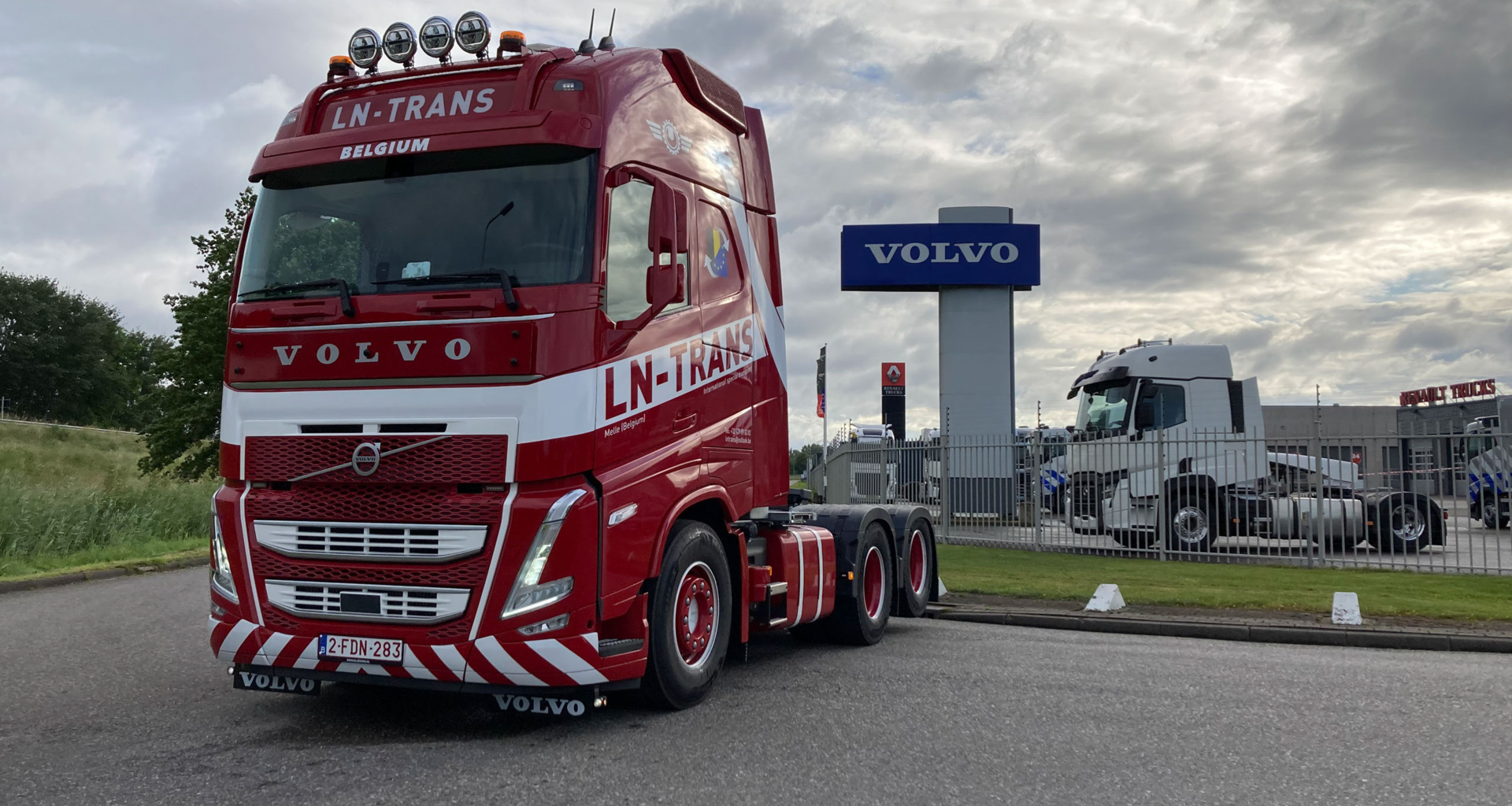 Nieuwe Volvo FH 6x4-trekker voor LN-trans | Bluekens Truck en Bus