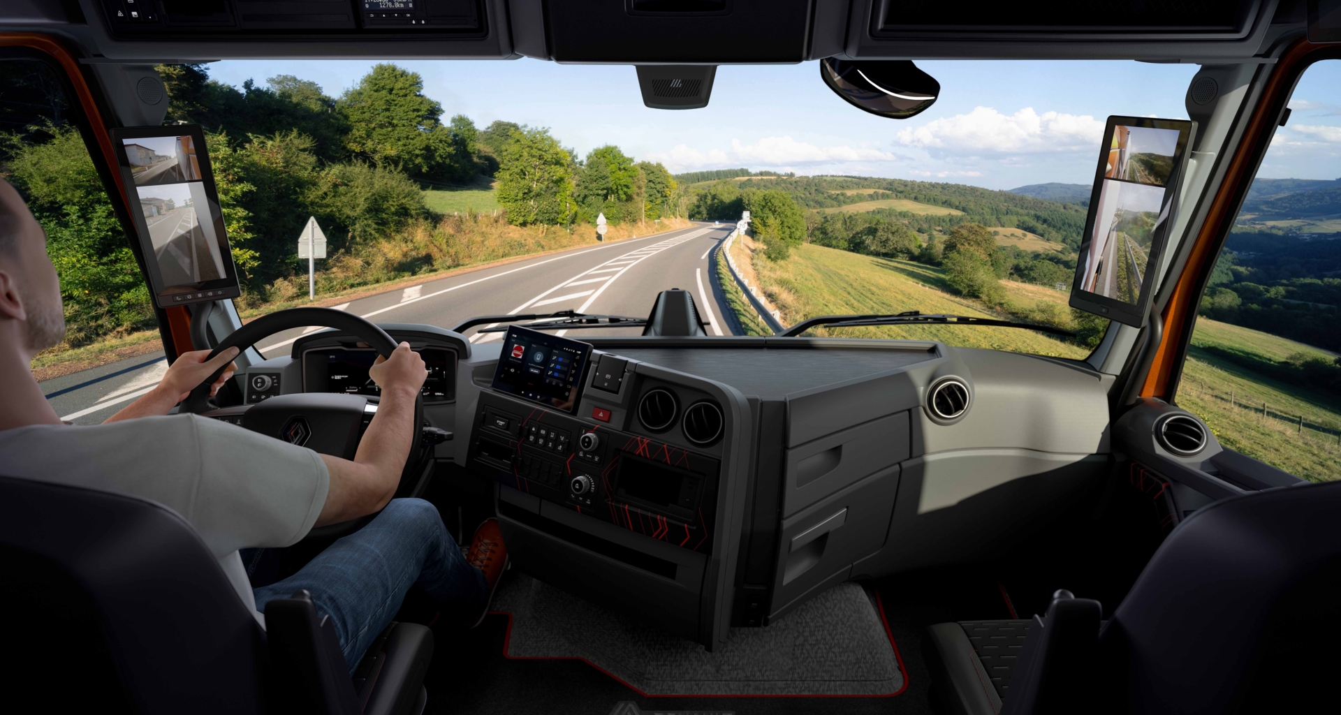 Renault Trucks Model Year 2025 - inside cab LR