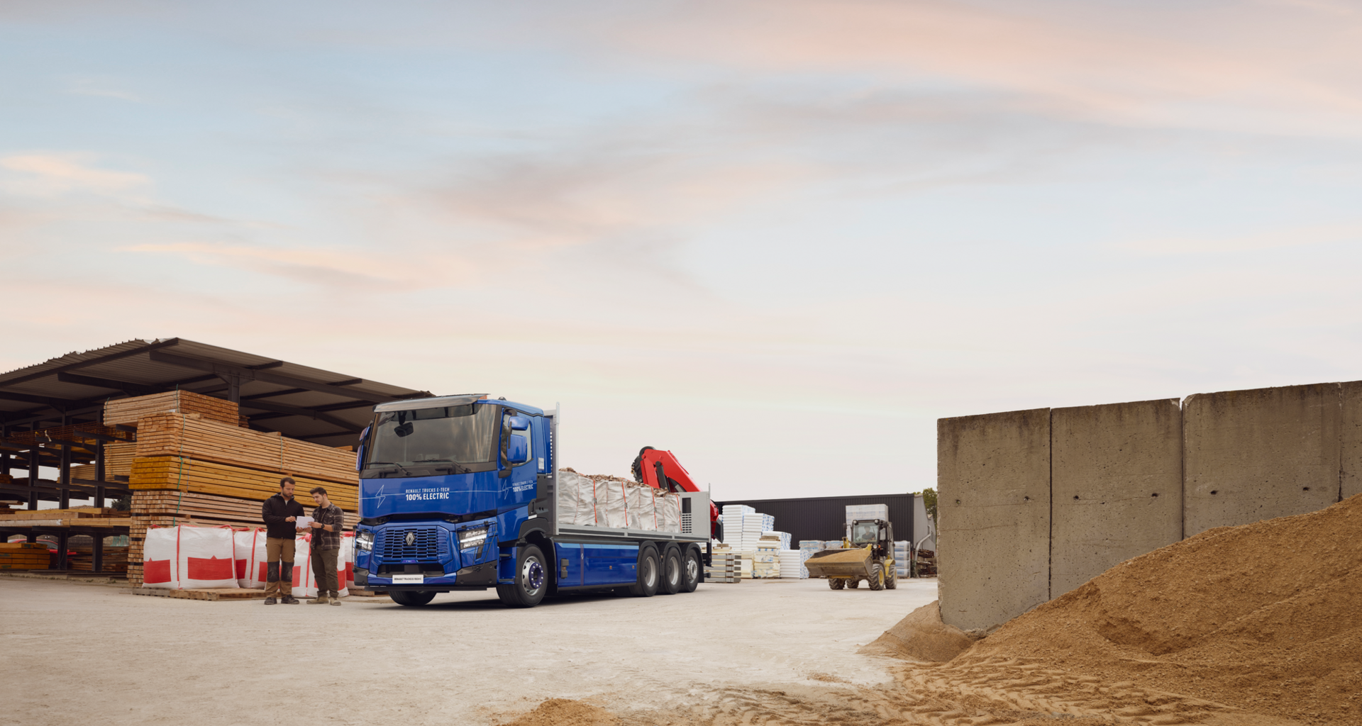 Bluekens-Renault-Trucks-E-tech-C-bouw-laden