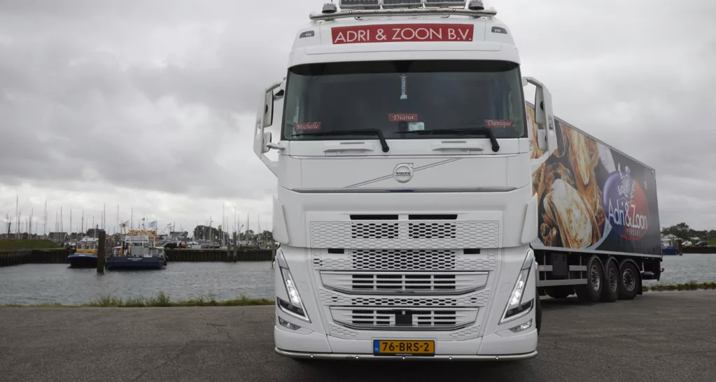 Bluekens-Truck-en-Bus-volvo-fh-adri-en-zoon-in-haven Bluekens-Truck-en-Bus-volvo-fh-adri-en-zoon-in-haven