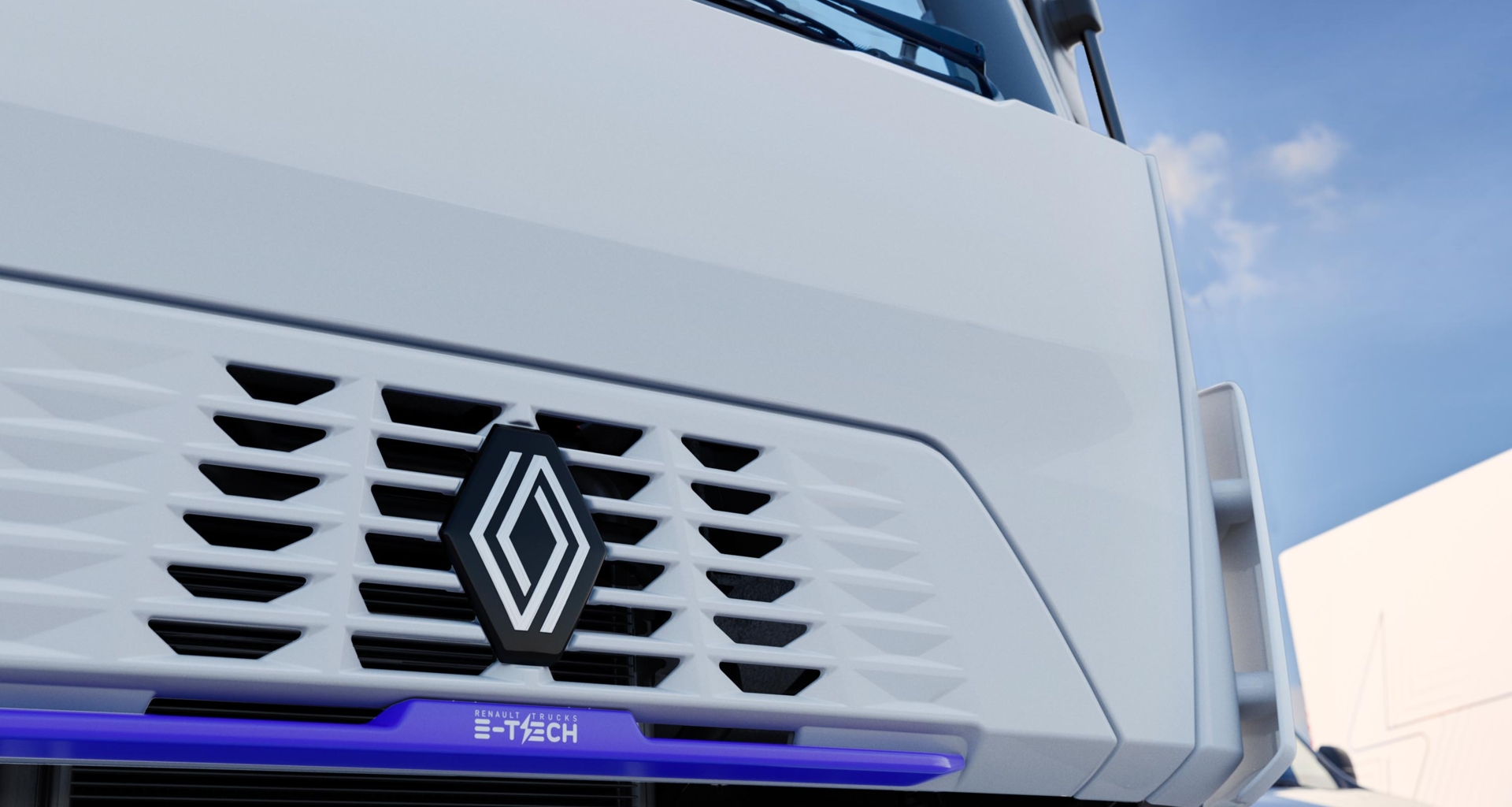 bluekens-truck-en-bus-Renault-Trucks-D-E-Tech-riijdend-op-brug-driekwart