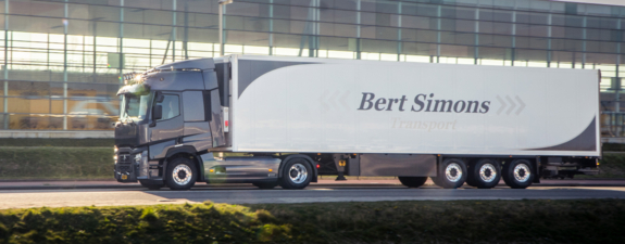Renault Trucks T EVO combinatie op de weg Renault Trucks T EVO combinatie op de weg