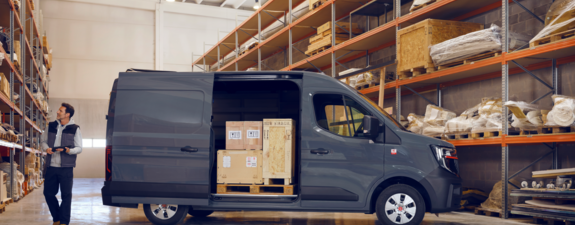 Bluekens-Renault-master-loading Bluekens-Renault-master-loading