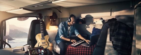 bluekens-volvo-fh-interieur-chauffeur-muziek bluekens-volvo-fh-interieur-chauffeur-muziek
