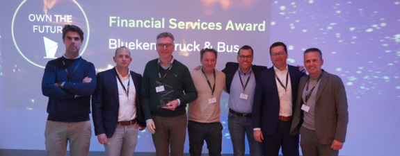 Bluekens Truck en Bus wint Financial Services Award