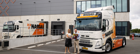 Nassau-Sneltransport-Eerste-Volvo-FM-Electric-wethouder Nassau-Sneltransport-Eerste-Volvo-FM-Electric-wethouder