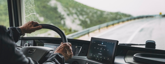 bluekens-volvo-fh-chauffeur-interieur-display bluekens-volvo-fh-chauffeur-interieur-display