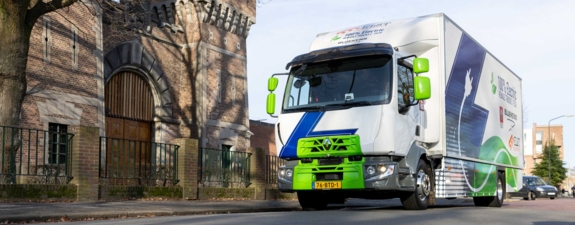 Bluekens-Truck-en-Bus-Elst-Transport-D-E-Tech-1 Bluekens-Truck-en-Bus-Elst-Transport-D-E-Tech-1