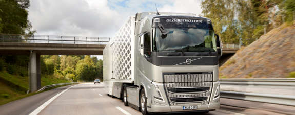 Volvo FH I-Save rijdend op snelweg Volvo FH I-Save rijdend op snelweg