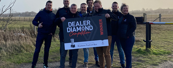 Team Bluekens met de DDAC cheque Team Bluekens met de DDAC cheque