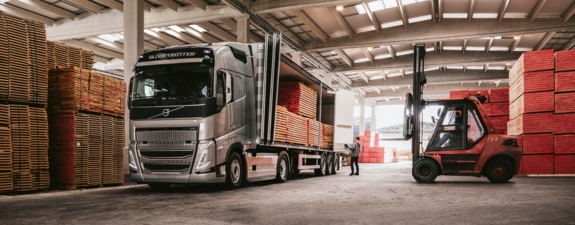 bluekens-volvo-fh-laden-en-lossen-magazijn bluekens-volvo-fh-laden-en-lossen-magazijn