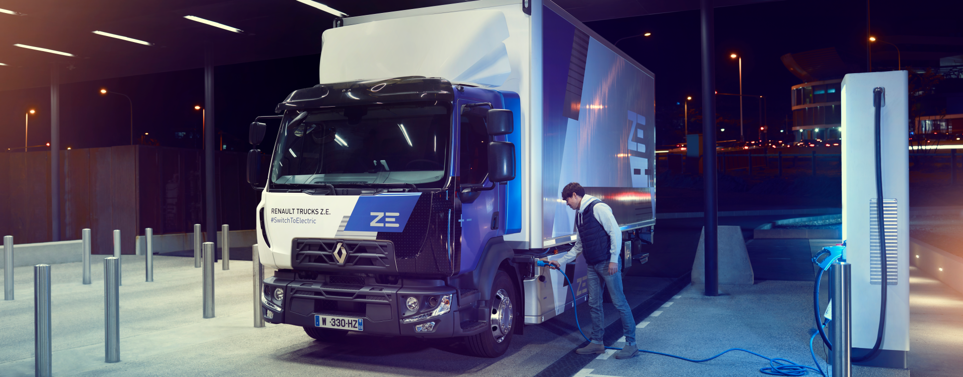 Bluekens-truck-en-bus-Renault-D-ZE-opladen