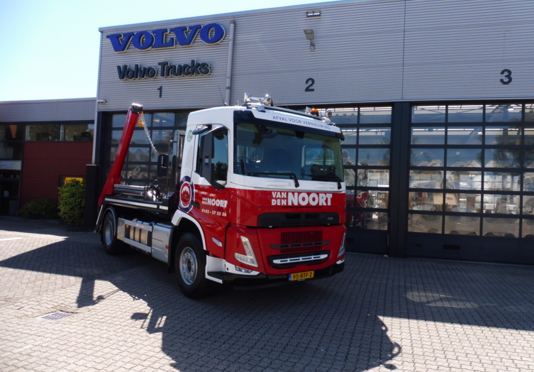 bluekens_van_den_ noort_recycling_volvo_fh