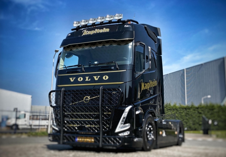 bluekens-volvo-fh-j-kapitein-transport