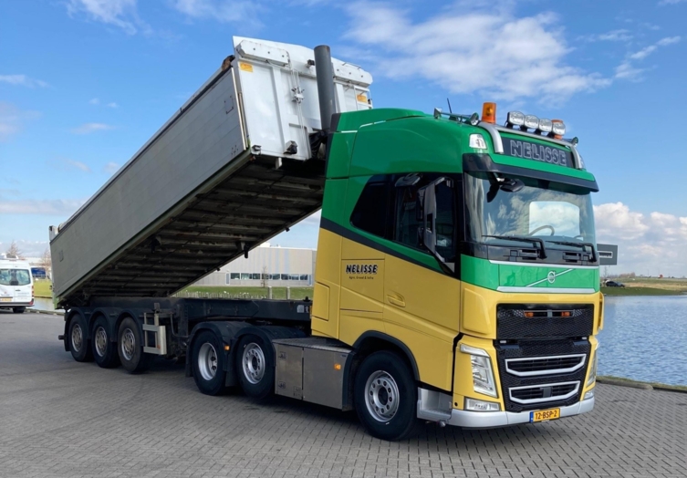 bluekens-nelisse-agro-grond-en-infra-volvo-fh