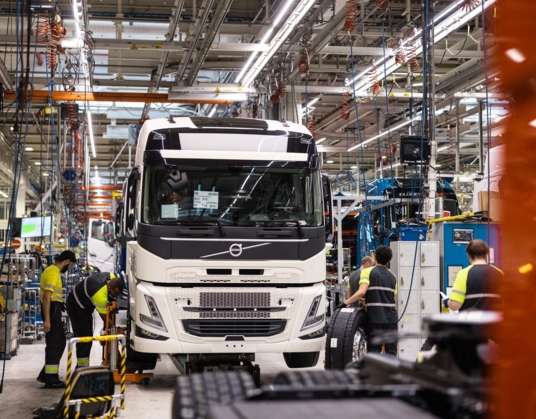 Volvo schaalt serieproductie elektrische trucks in Gent op
